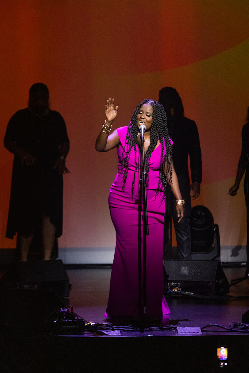 Somi & Band perform onstage at Goalkeepers 2022. ©Gates Archive/Kevin Hagen