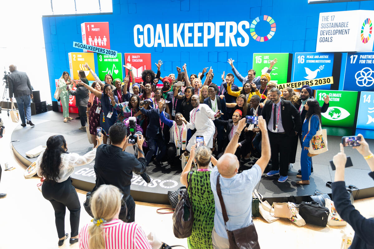 Goalkeepers group poses onstage during Goalkeepers 2022. ©Gates Archive/Kevin Hagen